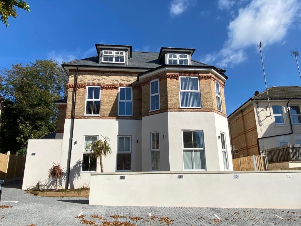 Bright, Vibrant New 1 Bedroom Town Centre Parking Bournemouth Exterior foto