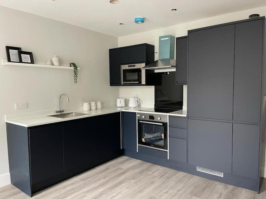 Bright, Vibrant New 1 Bedroom Town Centre Parking Bournemouth Exterior foto